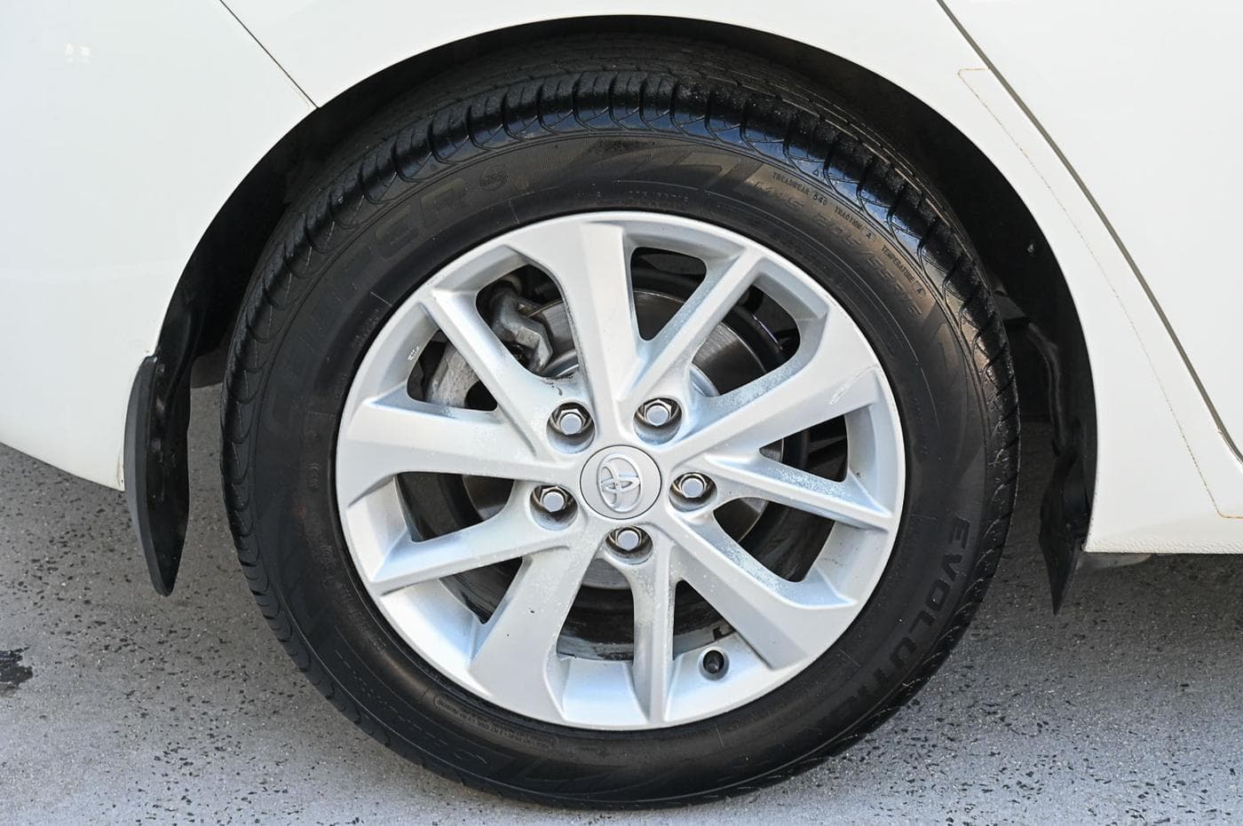 2013 Toyota Corolla Ascent Sport — photograph 13 of 22
