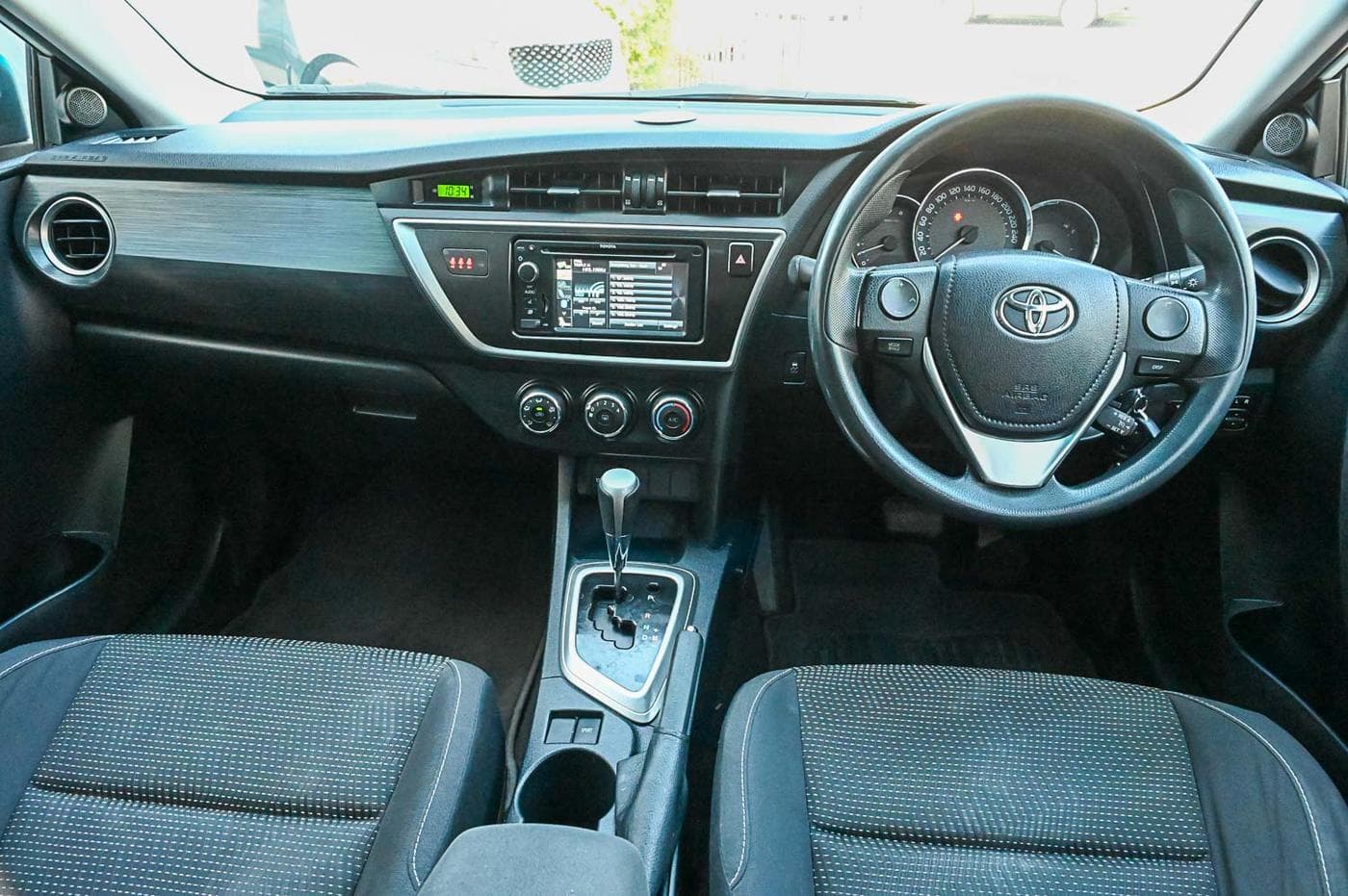2013 Toyota Corolla Ascent Sport — photograph 15 of 22