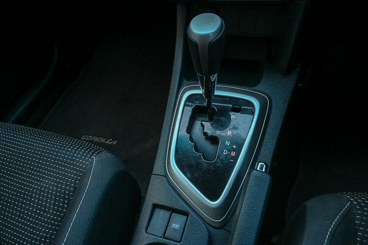 2013 Toyota Corolla Ascent Sport — photograph 20 of 22