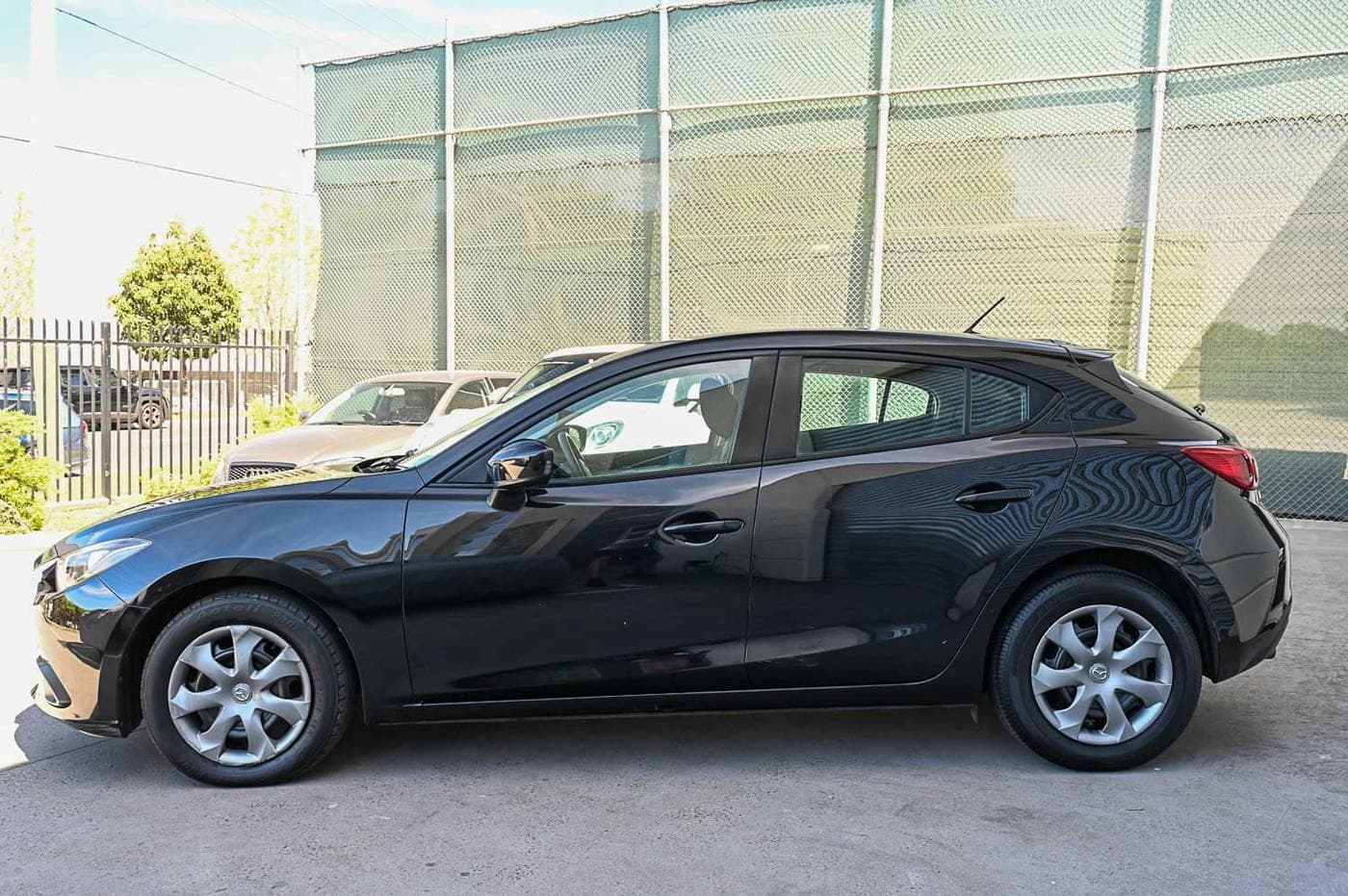 2014 Mazda 3 Neo — photograph 5 of 23