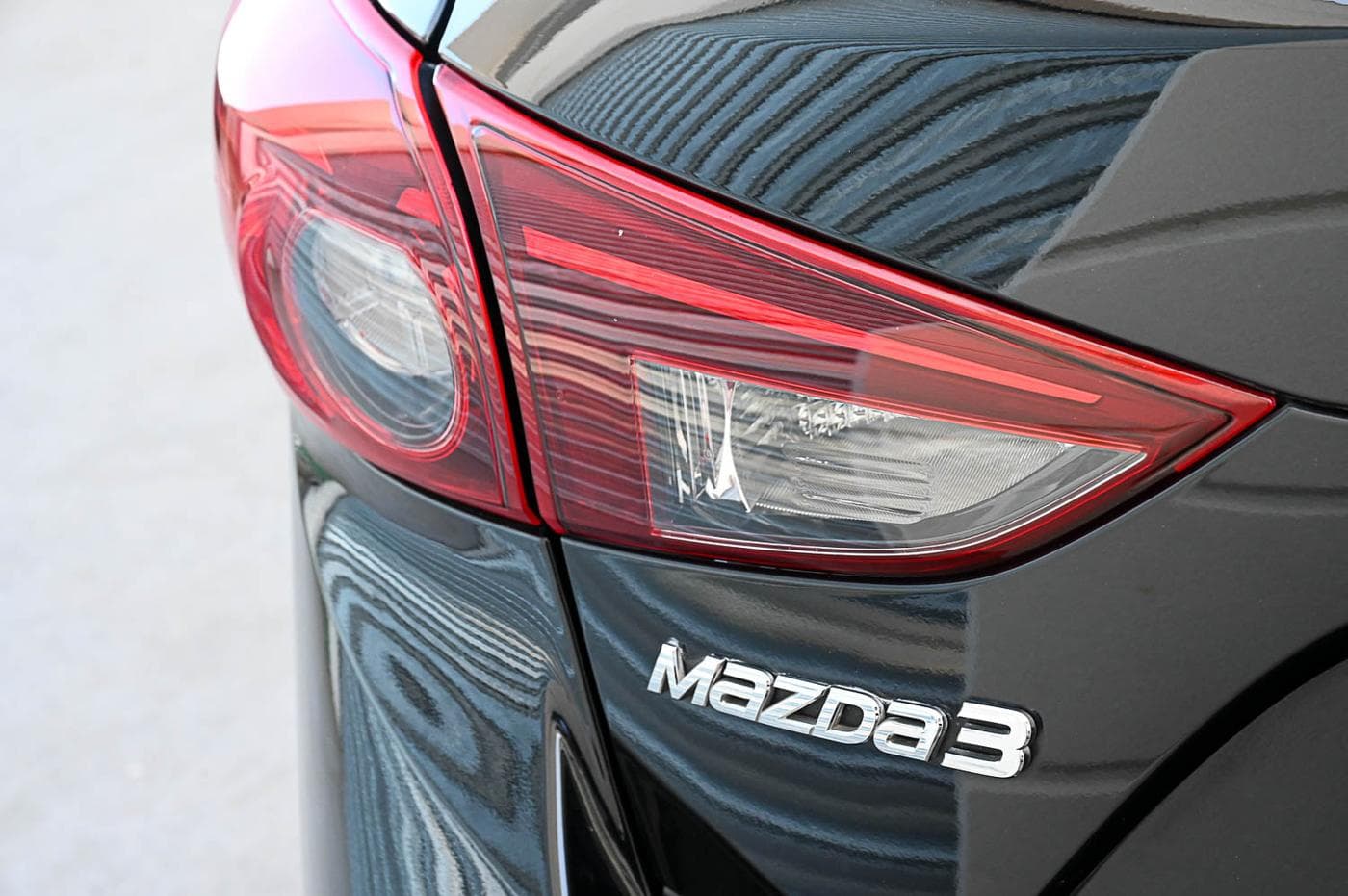 2014 Mazda 3 Neo — photograph 6 of 23