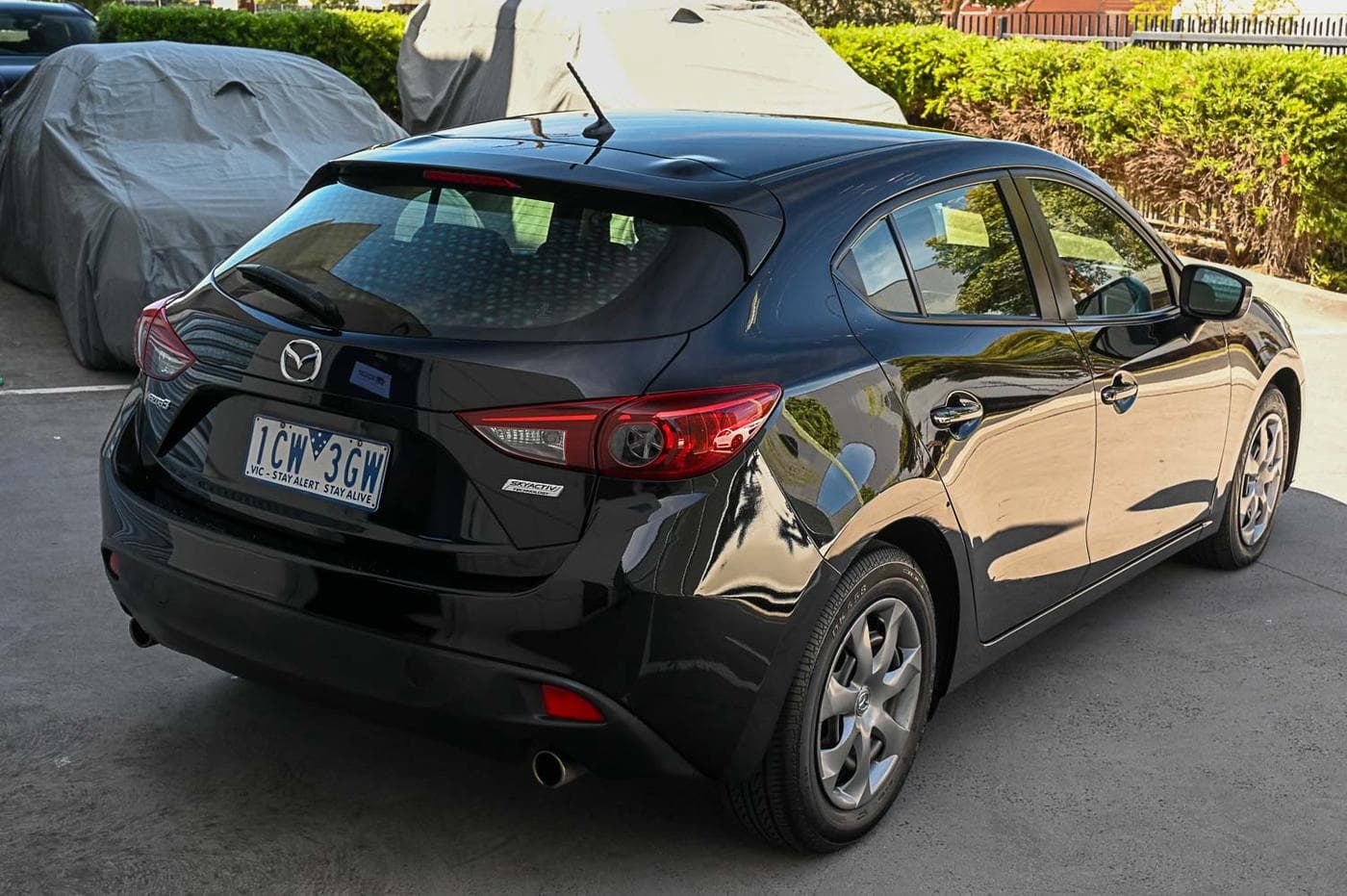 2014 Mazda 3 Neo — photograph 9 of 23