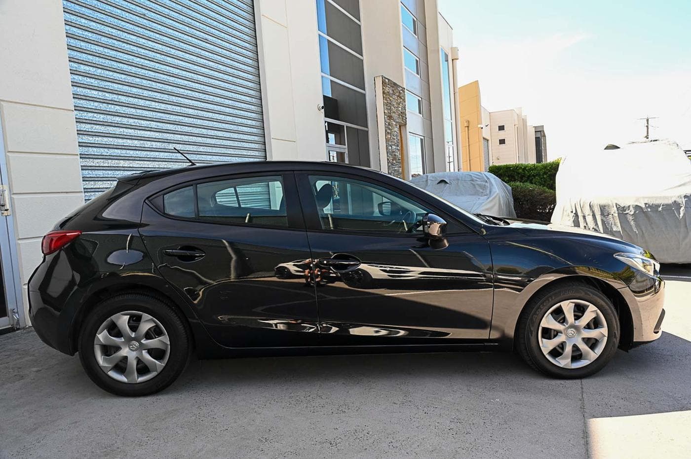 2014 Mazda 3 Neo — photograph 10 of 23