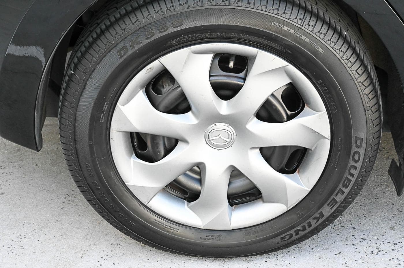 2014 Mazda 3 Neo — photograph 11 of 23