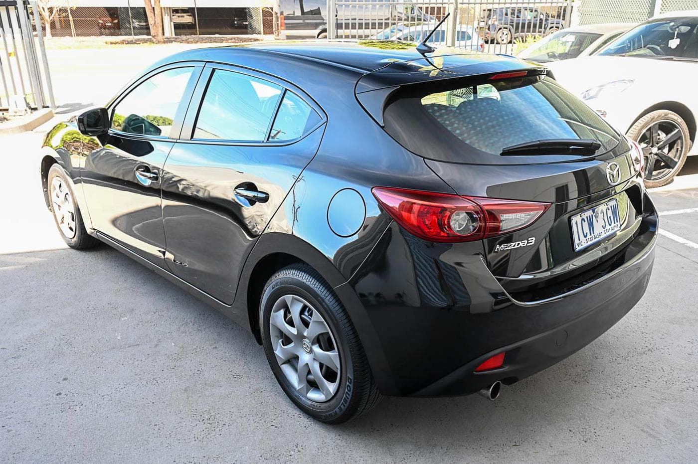 2014 Mazda 3 Neo — photograph 12 of 23