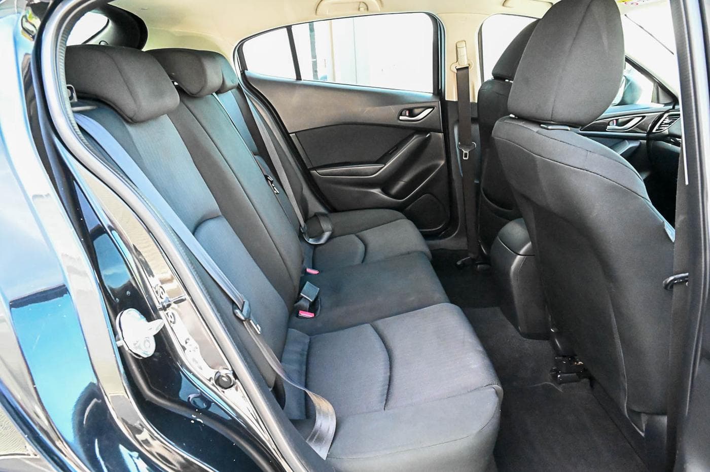 2014 Mazda 3 Neo — photograph 13 of 23