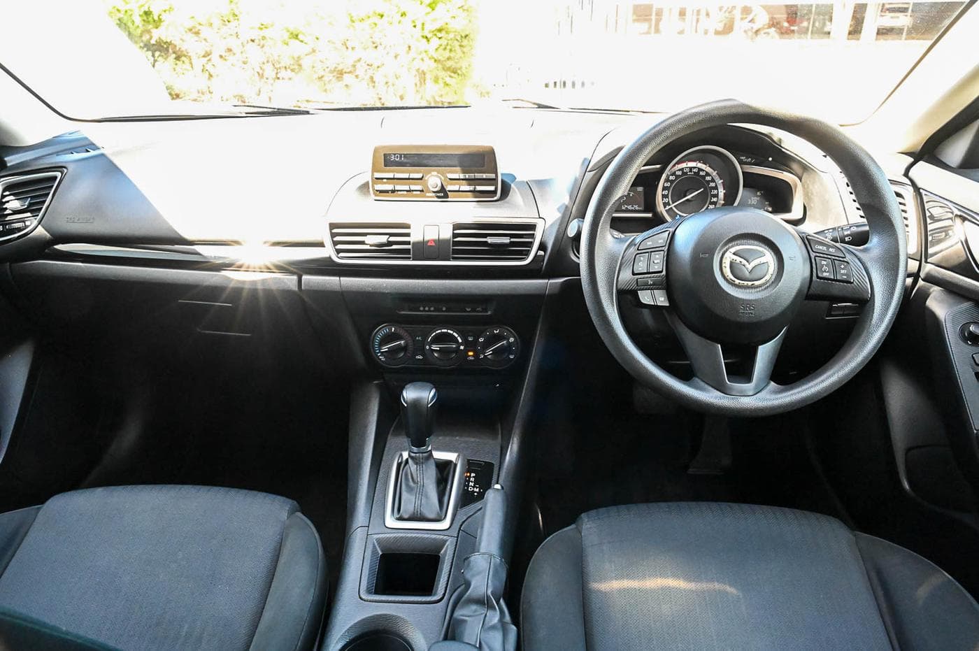 2014 Mazda 3 Neo — photograph 14 of 23