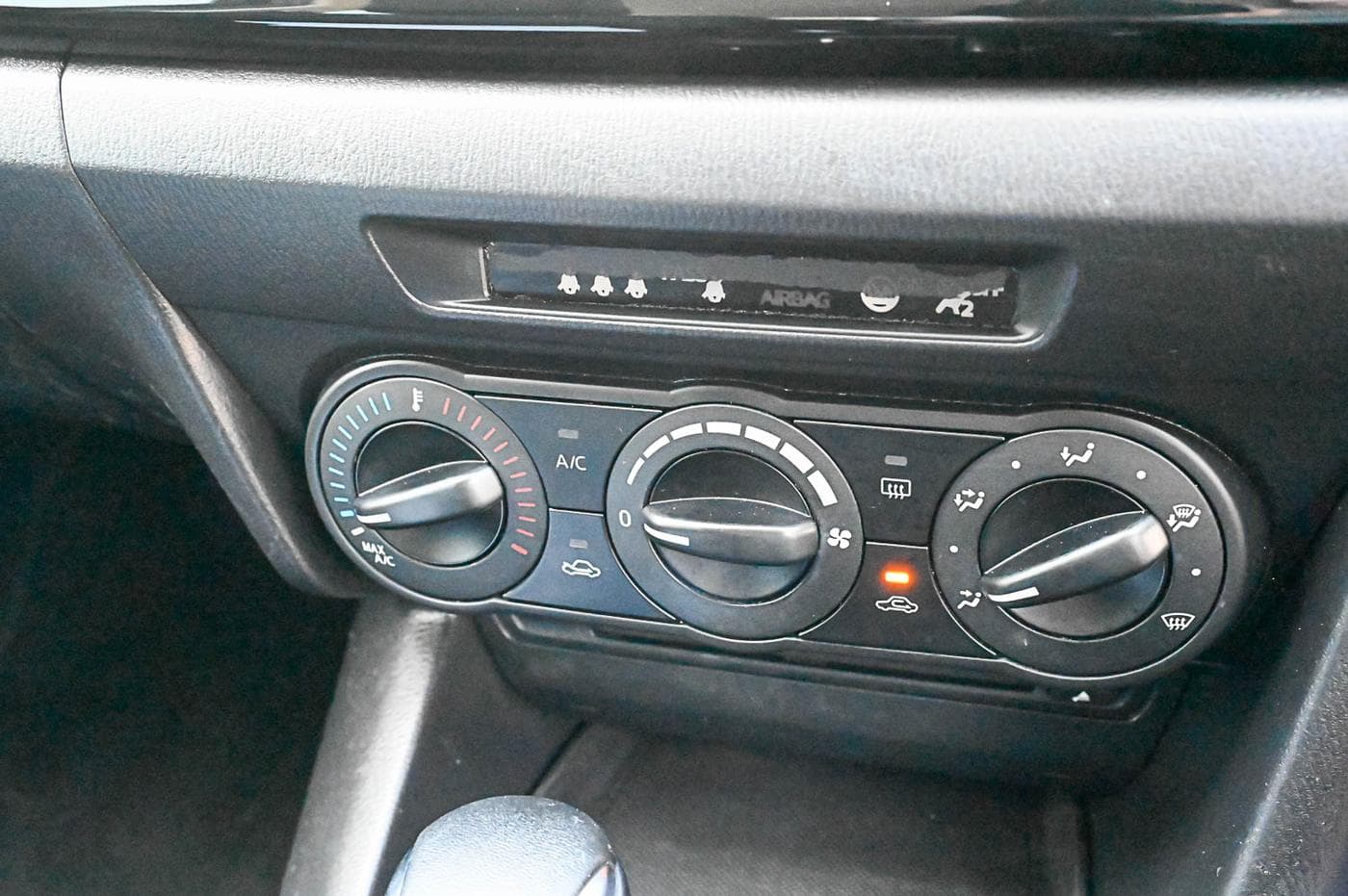 2014 Mazda 3 Neo — photograph 17 of 23
