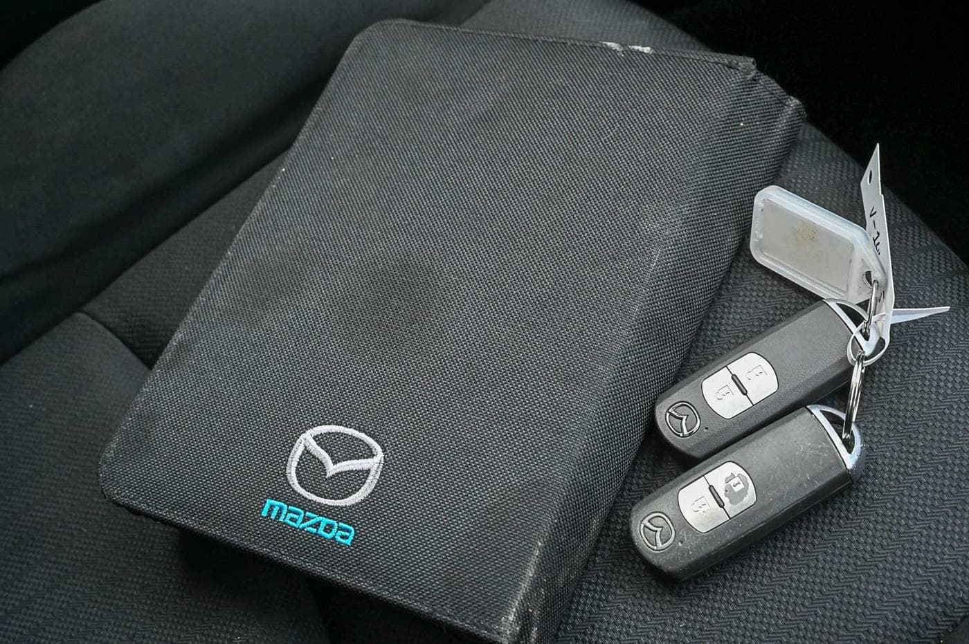2014 Mazda 3 Neo — photograph 23 of 23