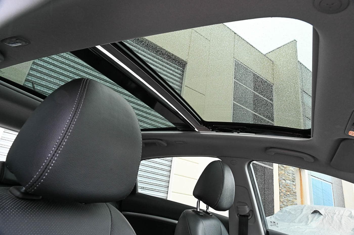 2014 Hyundai i30 Premium — photograph 18 of 26