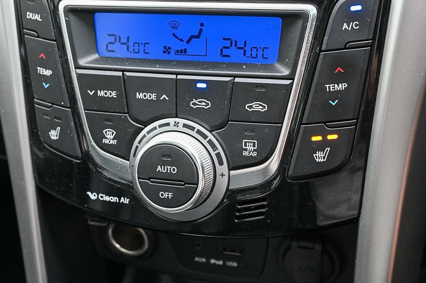 2014 Hyundai i30 Premium — photograph 20 of 26