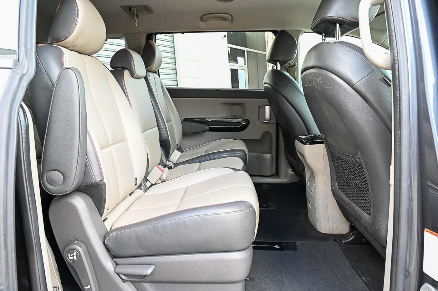 2016 Kia Carnival Platinum CRDi — photograph 16 of 33