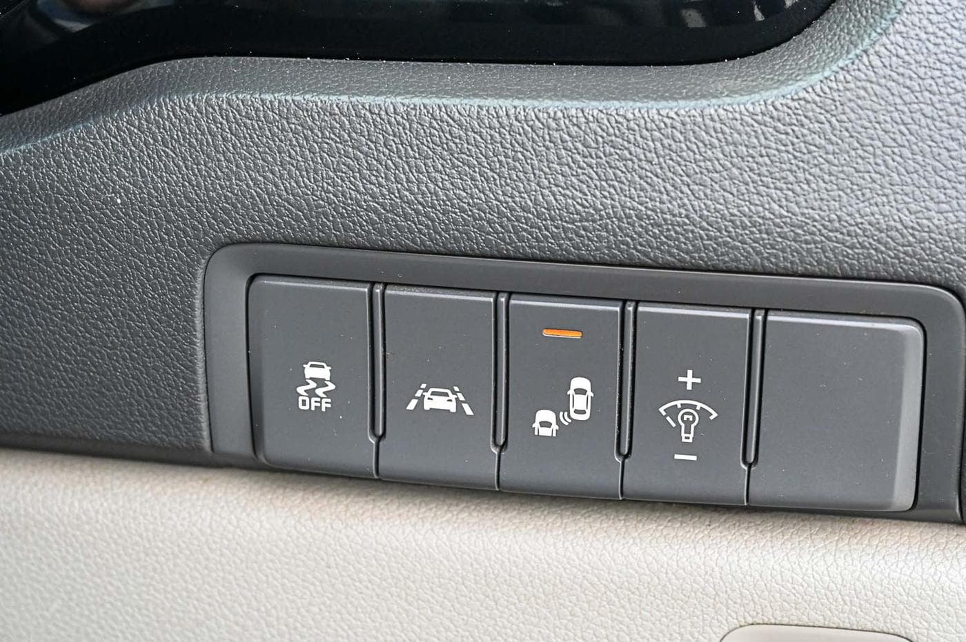2016 Kia Carnival Platinum CRDi — photograph 24 of 33