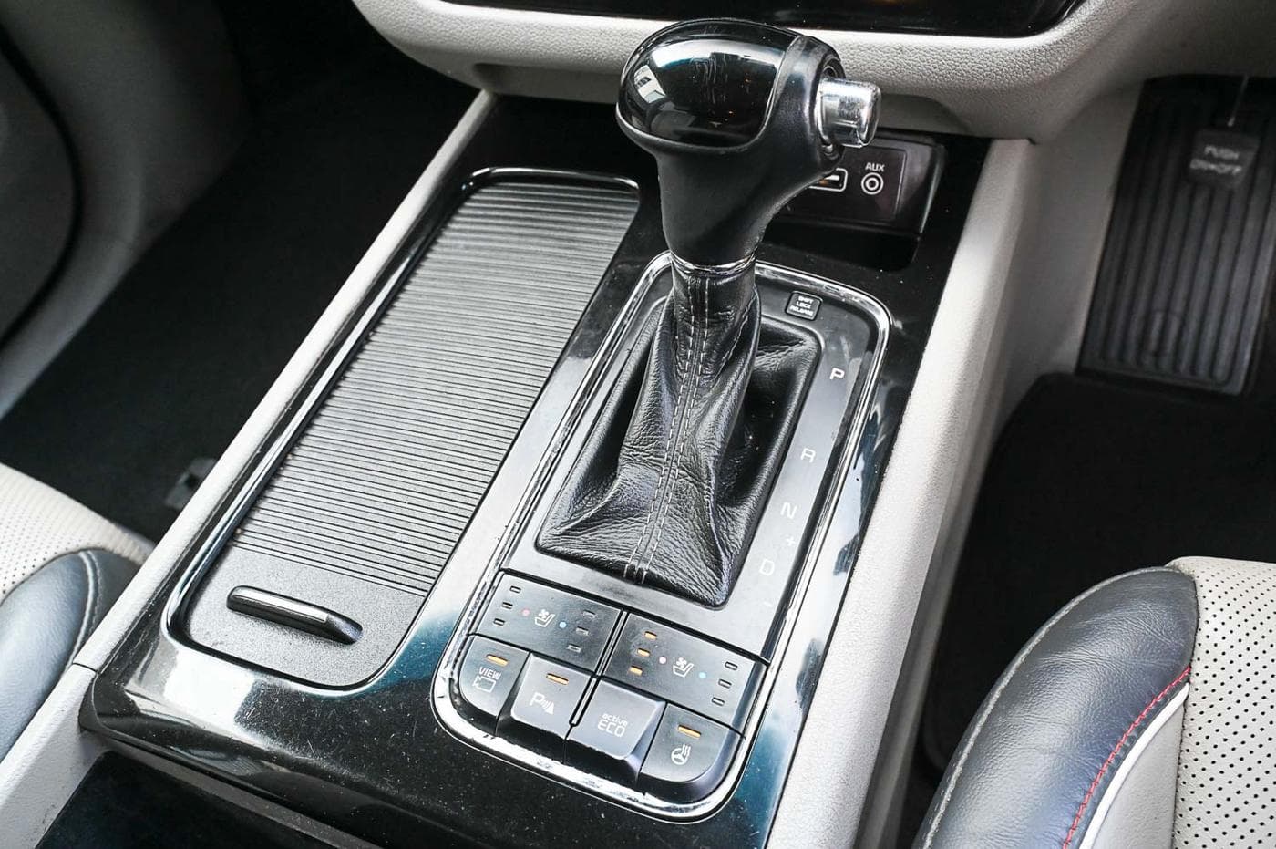2016 Kia Carnival Platinum CRDi — photograph 25 of 33