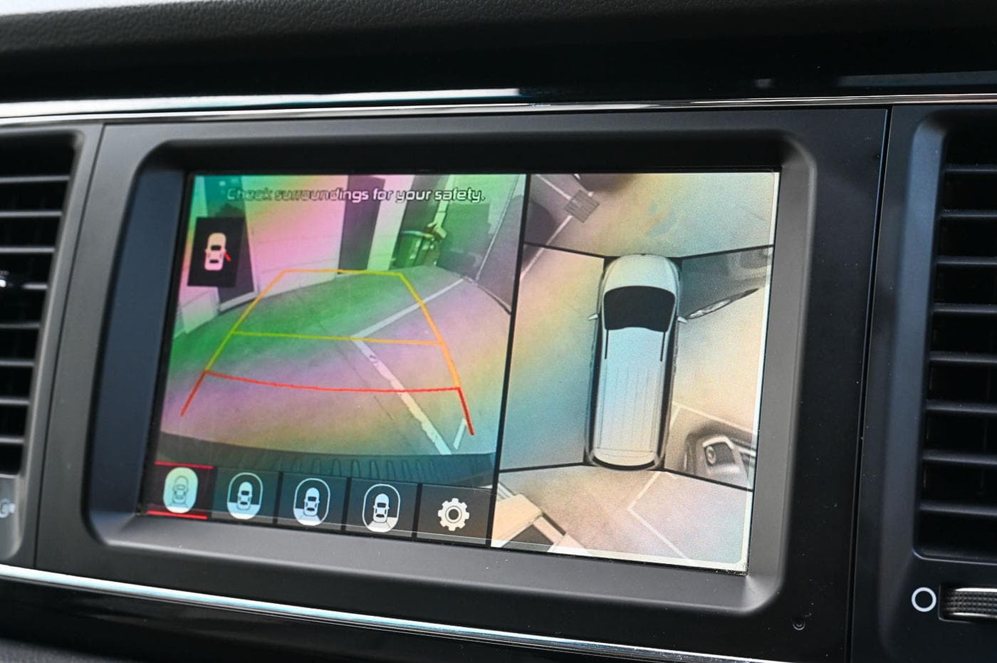 2016 Kia Carnival Platinum CRDi — photograph 27 of 33