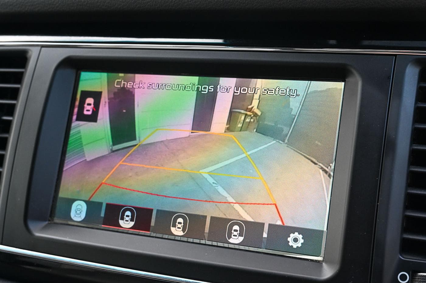 2016 Kia Carnival Platinum CRDi — photograph 28 of 33