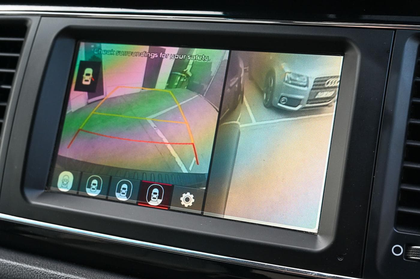 2016 Kia Carnival Platinum CRDi — photograph 30 of 33