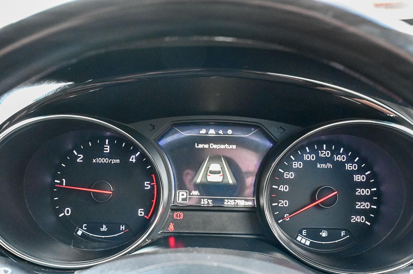 2016 Kia Carnival Platinum CRDi — photograph 32 of 33