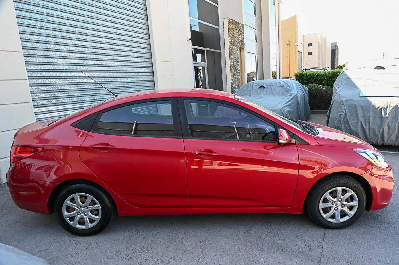 2014 Hyundai Accent Active — photograph 9 of 22