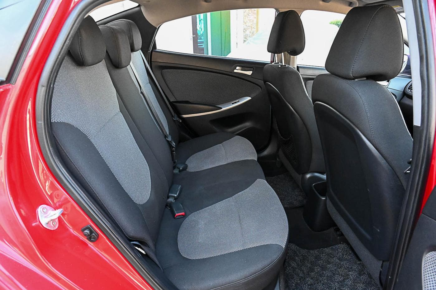 2014 Hyundai Accent Active — photograph 12 of 22