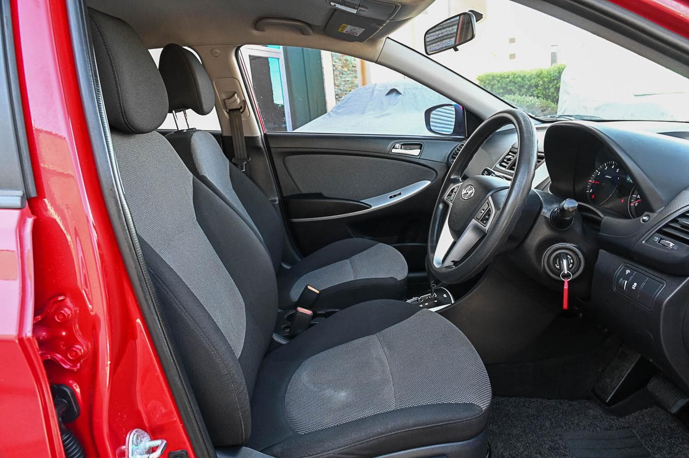 2014 Hyundai Accent Active — photograph 13 of 22