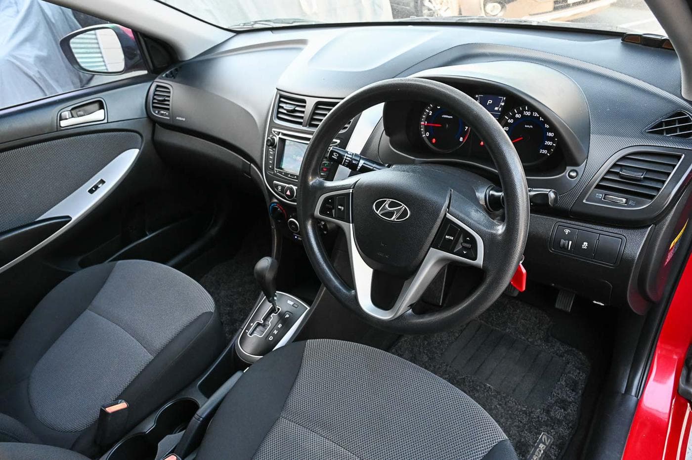 2014 Hyundai Accent Active — photograph 14 of 22