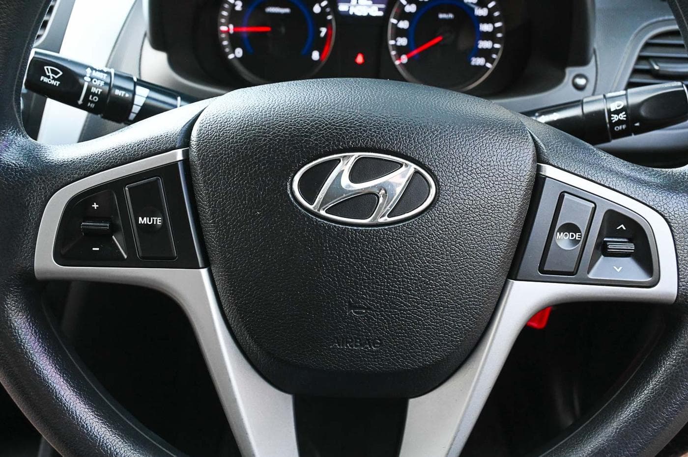 2014 Hyundai Accent Active — photograph 16 of 22