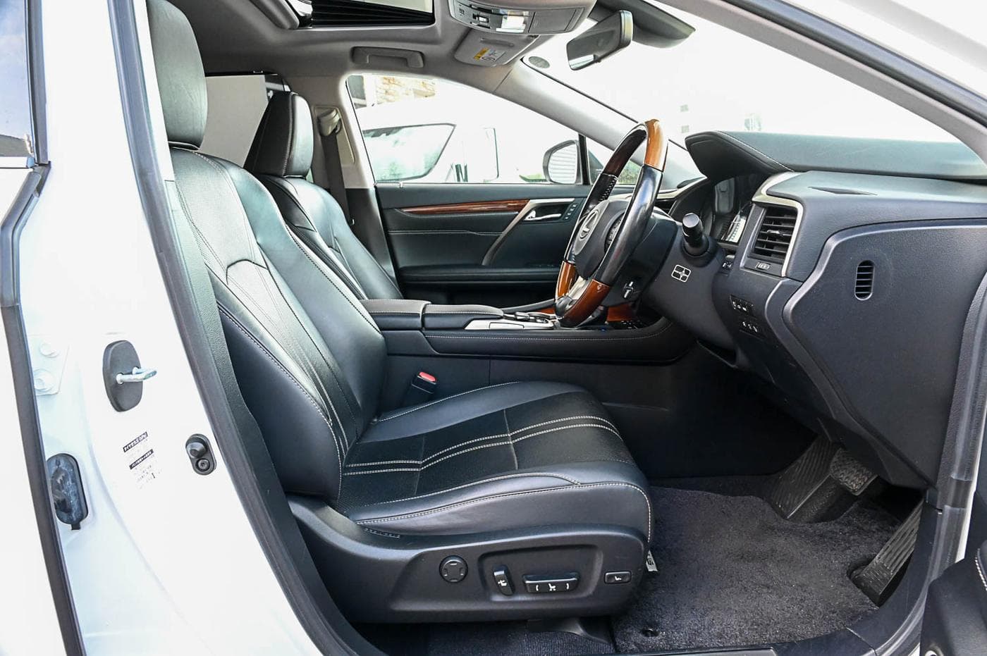 2017 Lexus RX450h — photograph 24 of 35