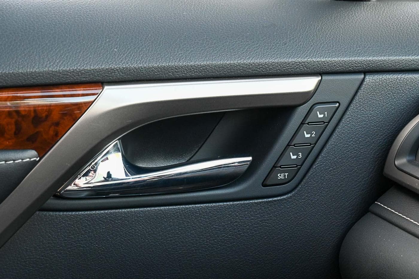 2017 Lexus RX450h — photograph 27 of 35