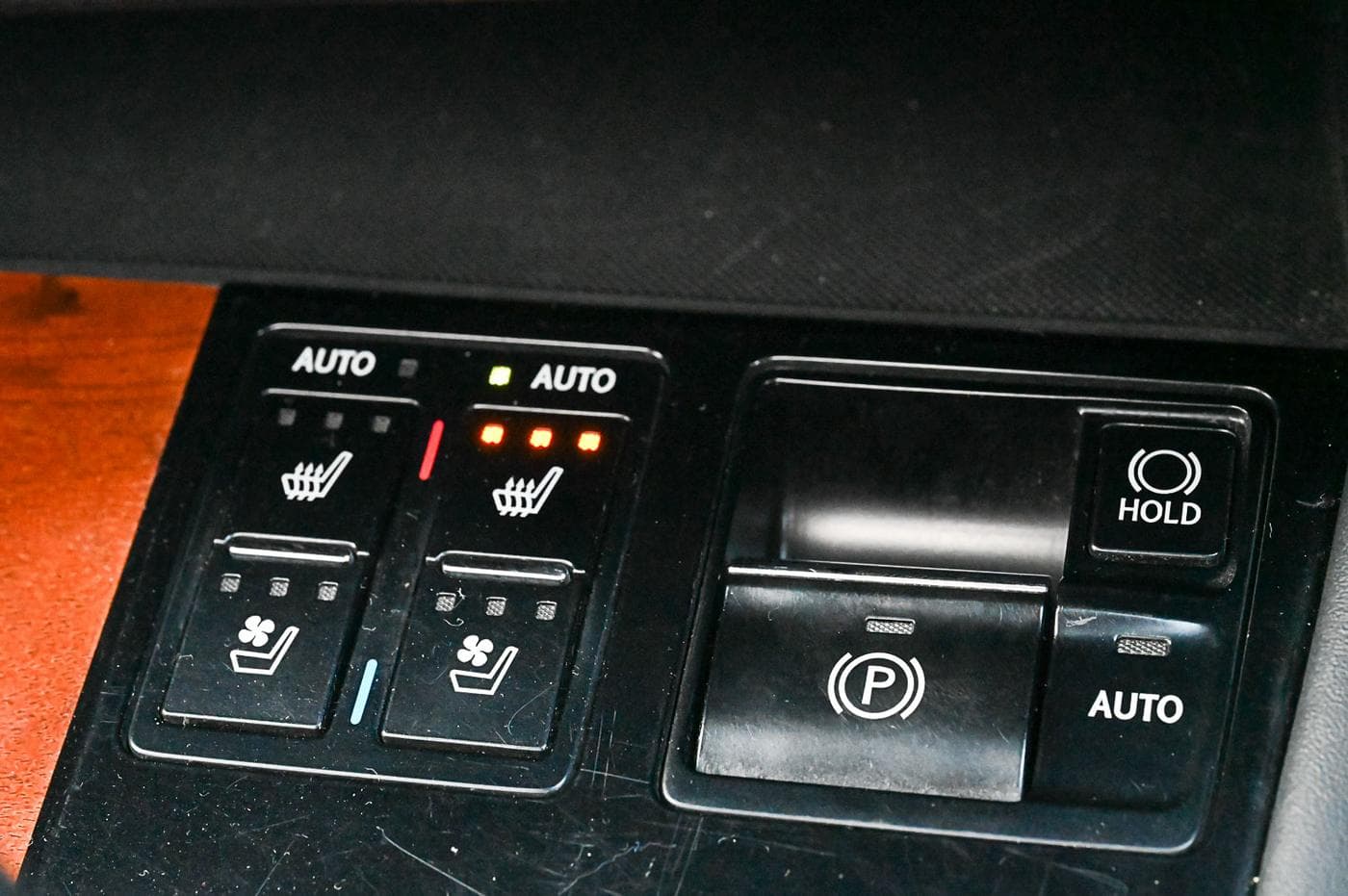 2017 Lexus RX450h — photograph 33 of 35