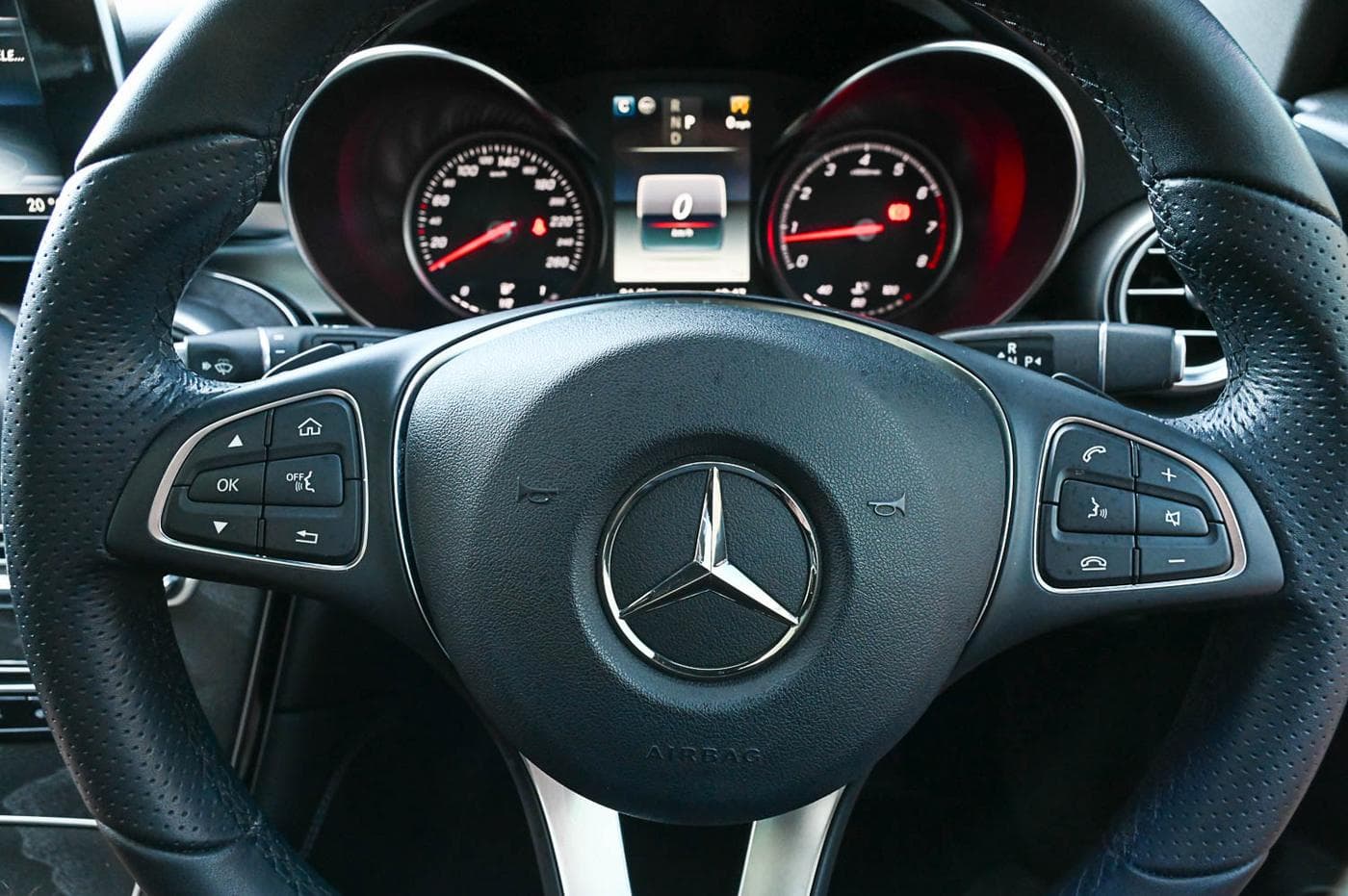 2017 Mercedes-Benz GLC-Class GLC250 4MATIC — photograph 27 of 32