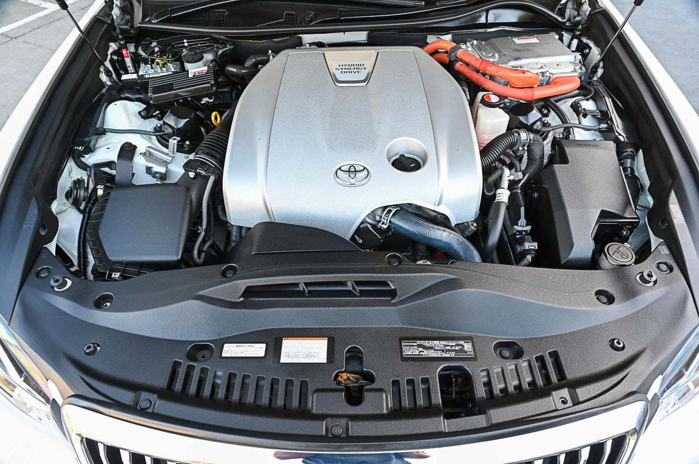 2015 Toyota Crown Majesta — photograph 8 of 32