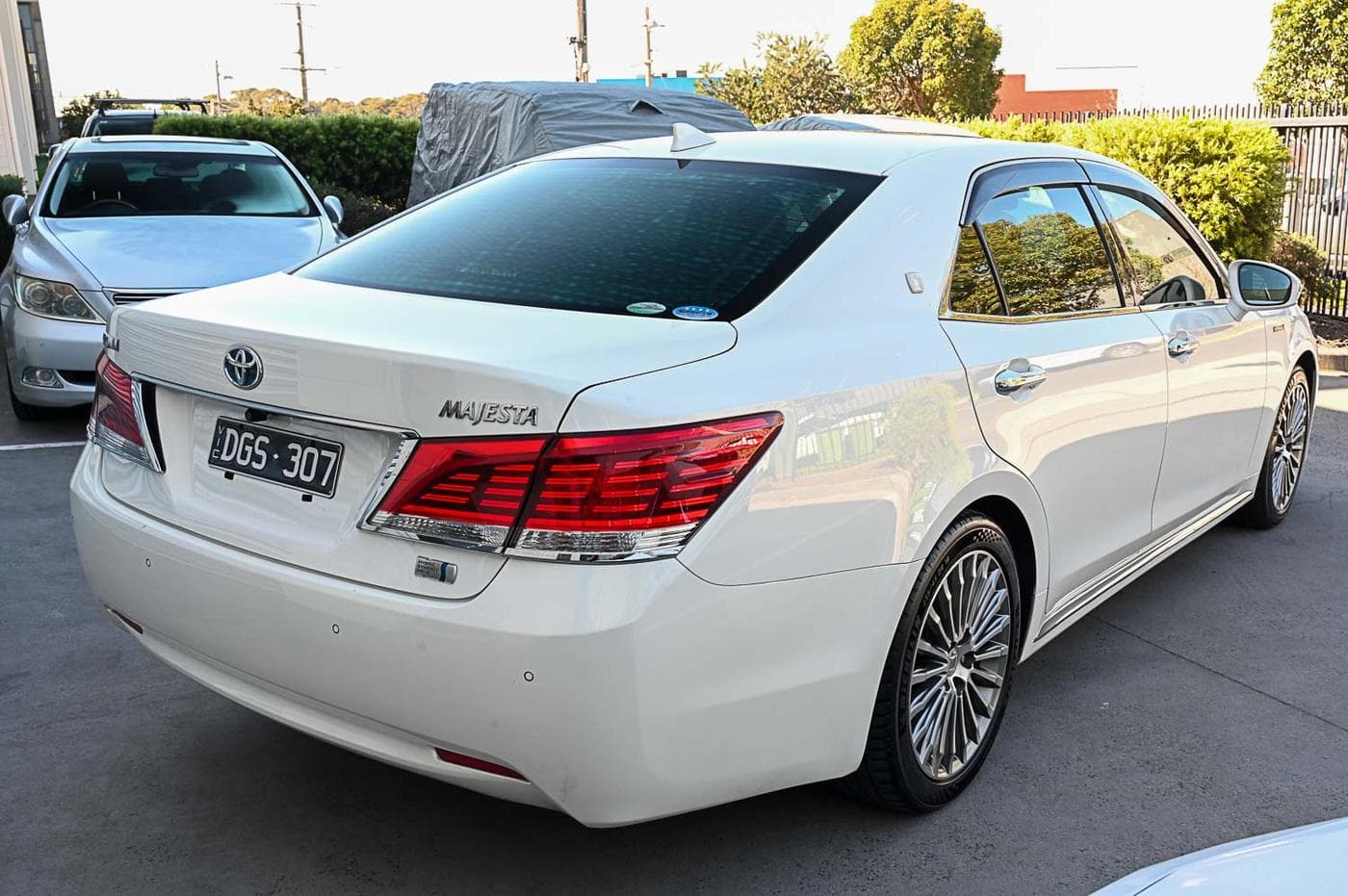 2015 Toyota Crown Majesta — photograph 15 of 32