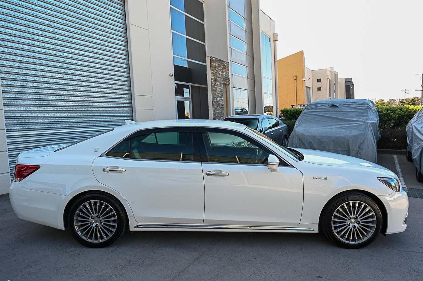2015 Toyota Crown Majesta — photograph 16 of 32