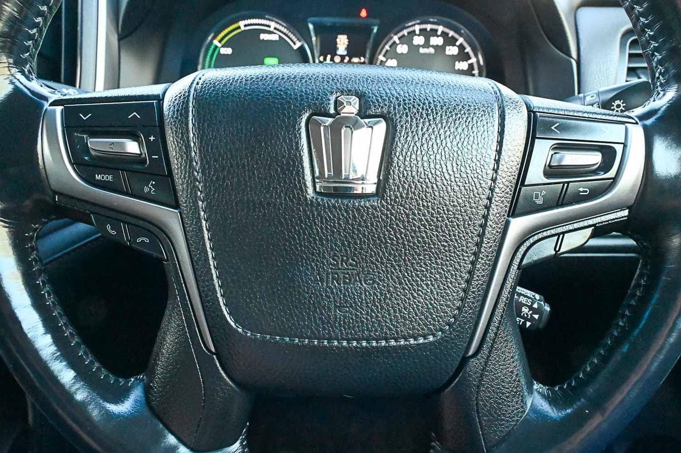 2015 Toyota Crown Majesta — photograph 27 of 32