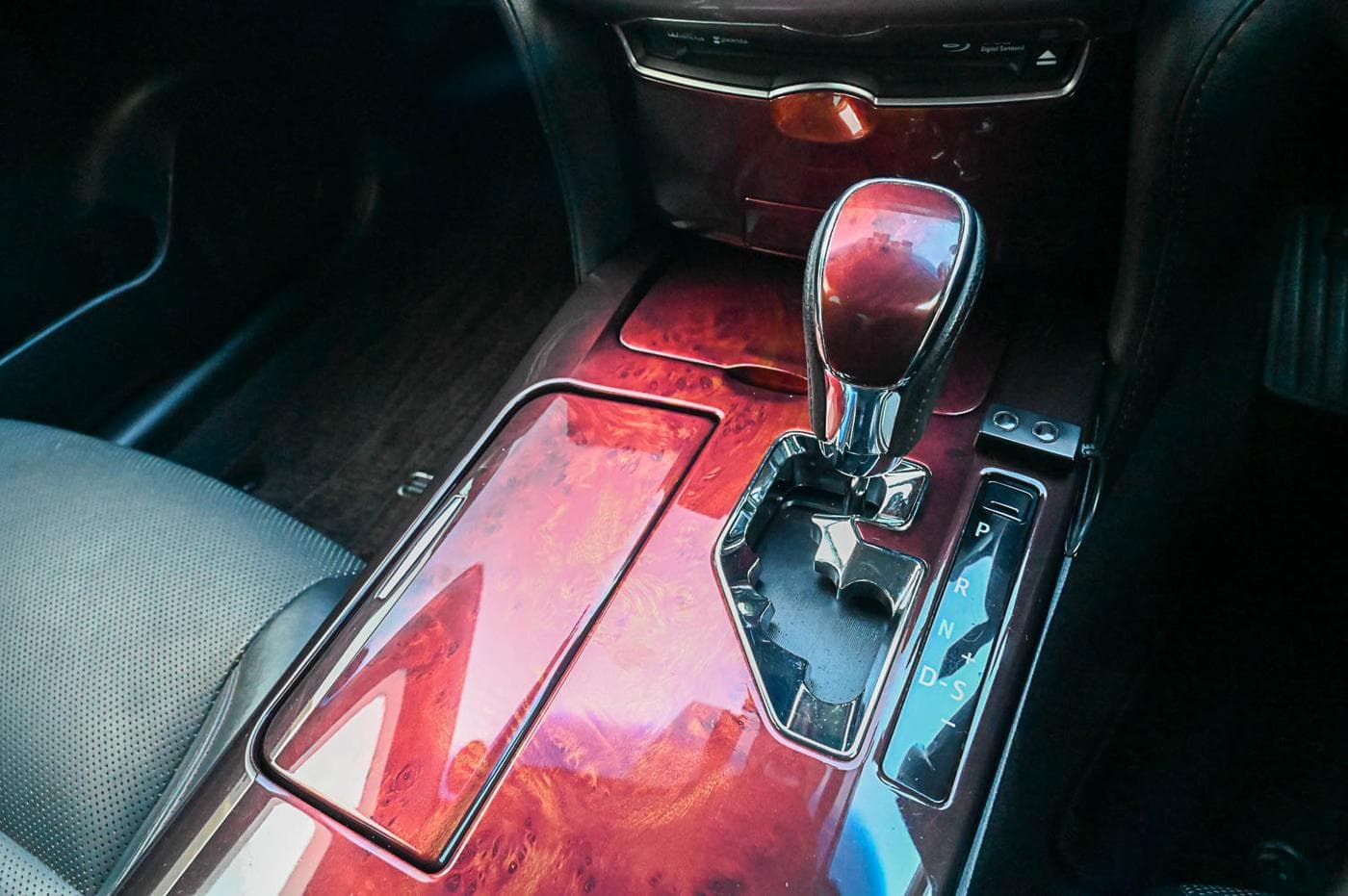 2015 Toyota Crown Majesta — photograph 29 of 32