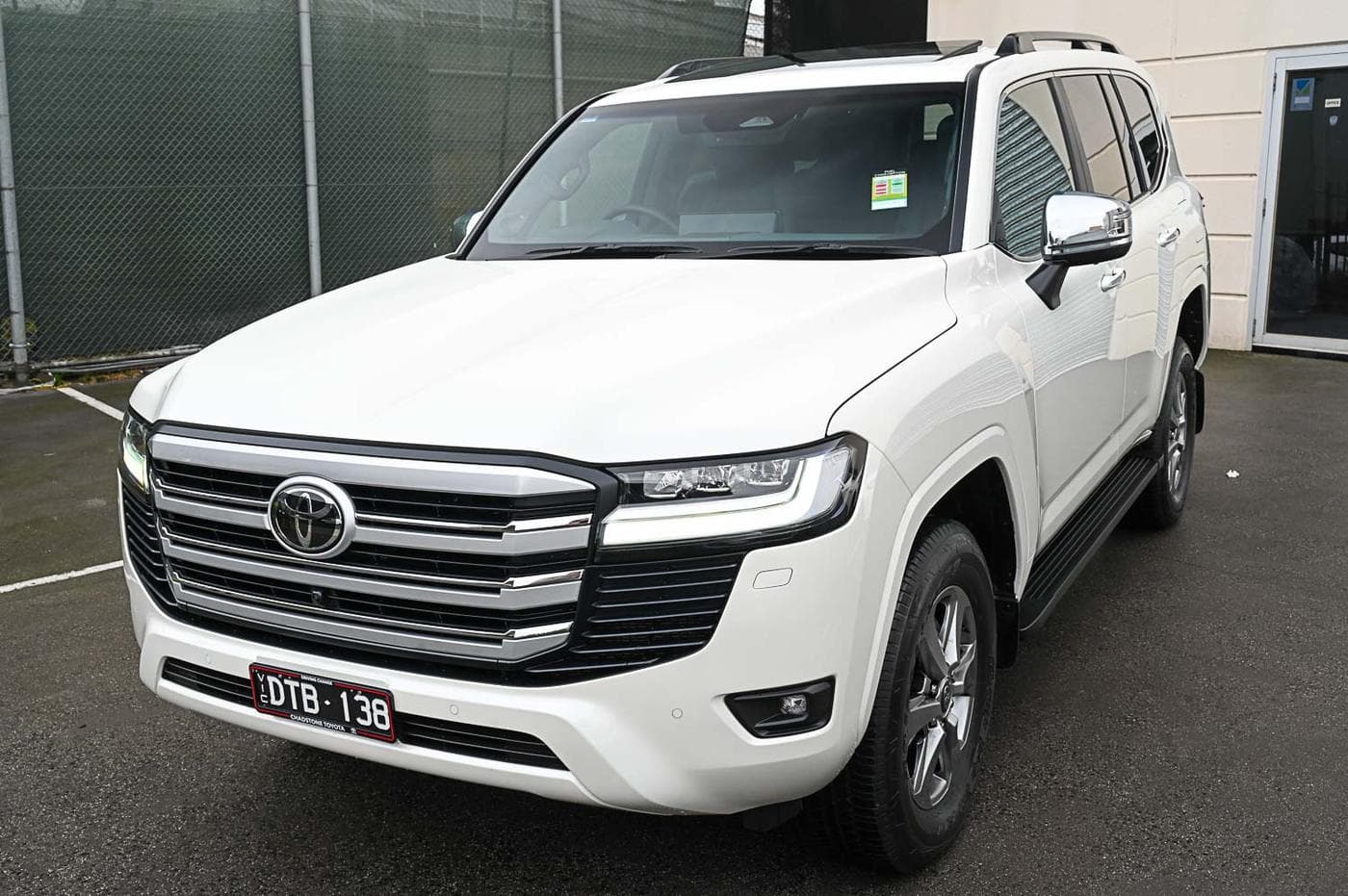 2025 Toyota LandCruiser Sahara — photograph 7 of 37