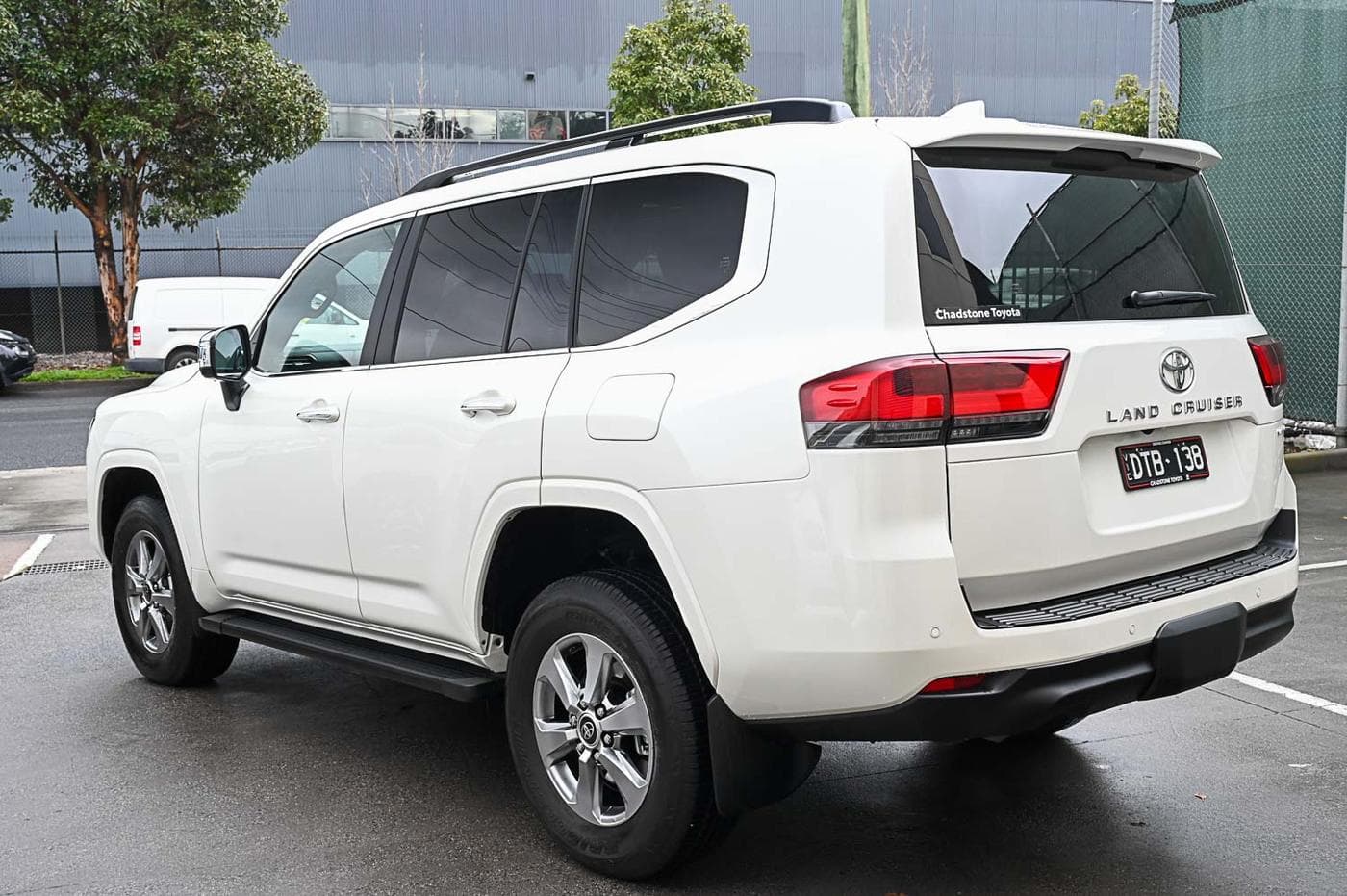 2025 Toyota LandCruiser Sahara — photograph 9 of 37