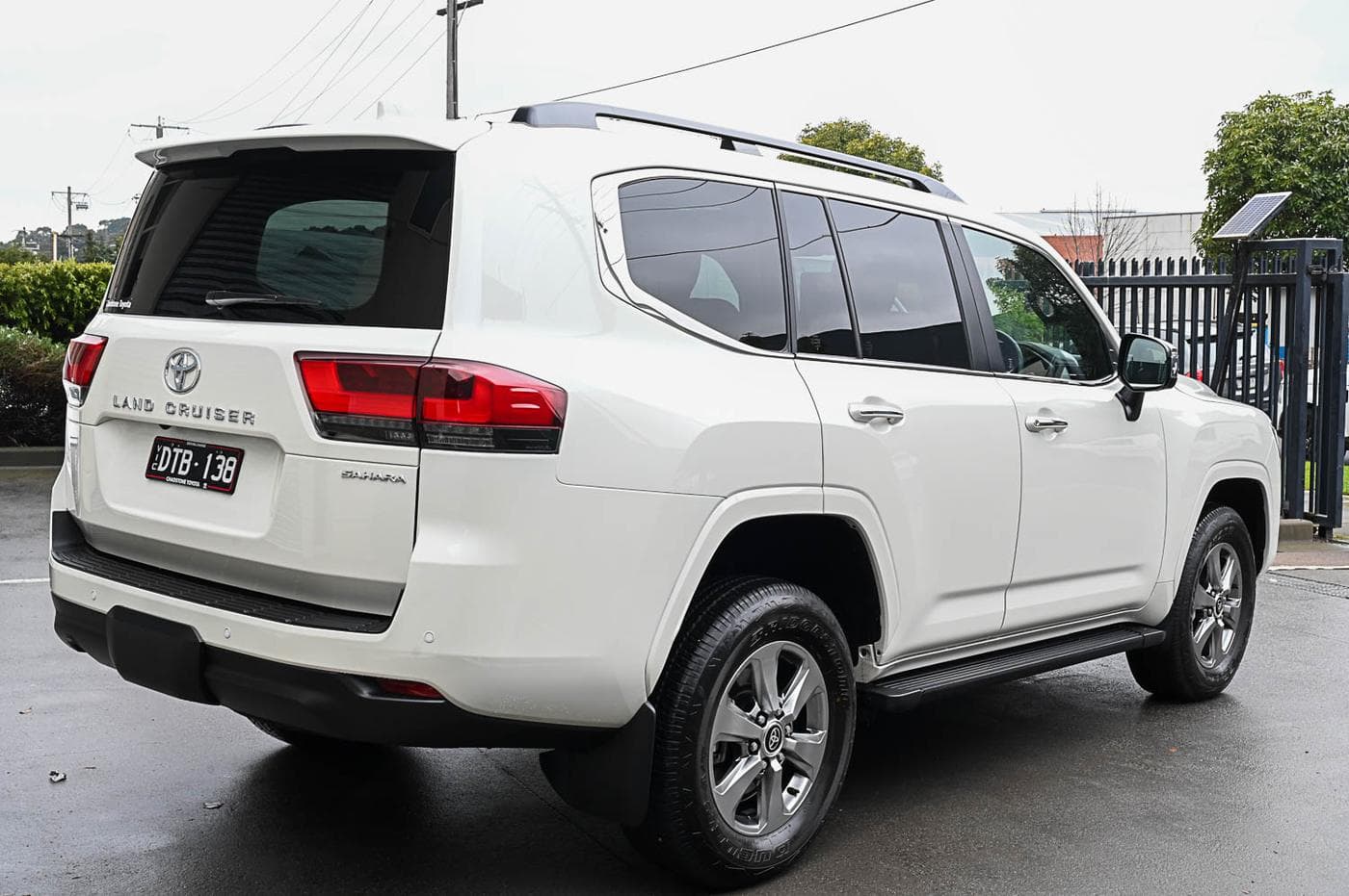 2025 Toyota LandCruiser Sahara — photograph 12 of 37