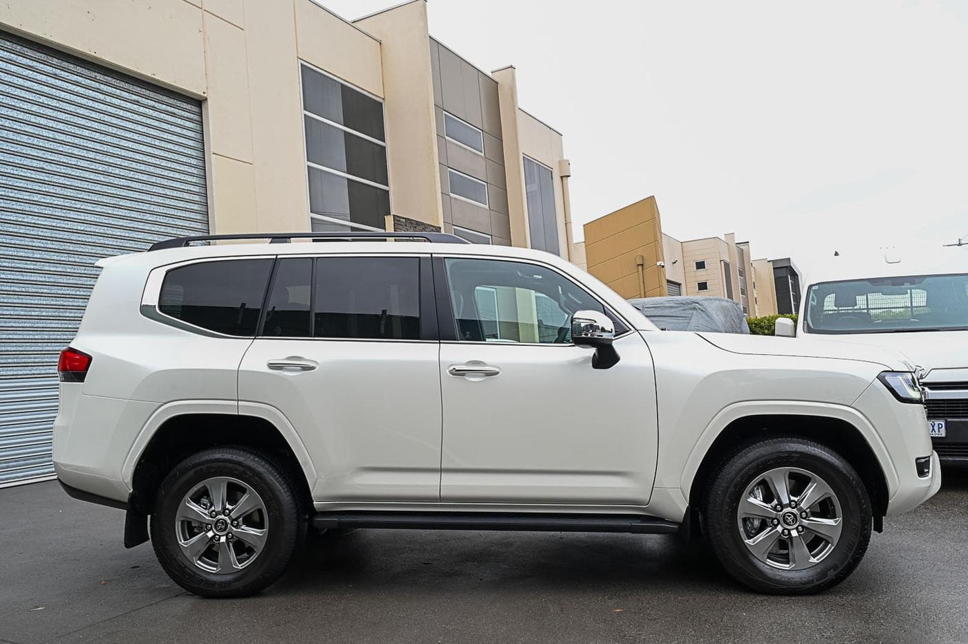 2025 Toyota LandCruiser Sahara — photograph 13 of 37