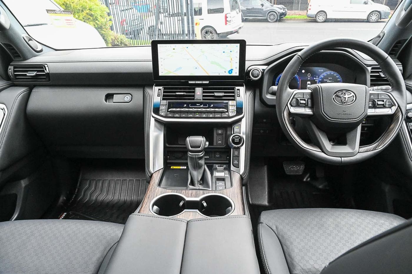 2025 Toyota LandCruiser Sahara — photograph 20 of 37