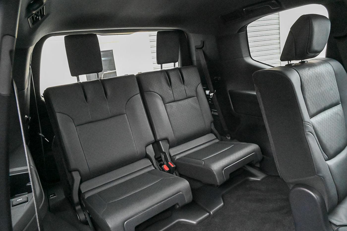 2025 Toyota LandCruiser Sahara — photograph 22 of 37