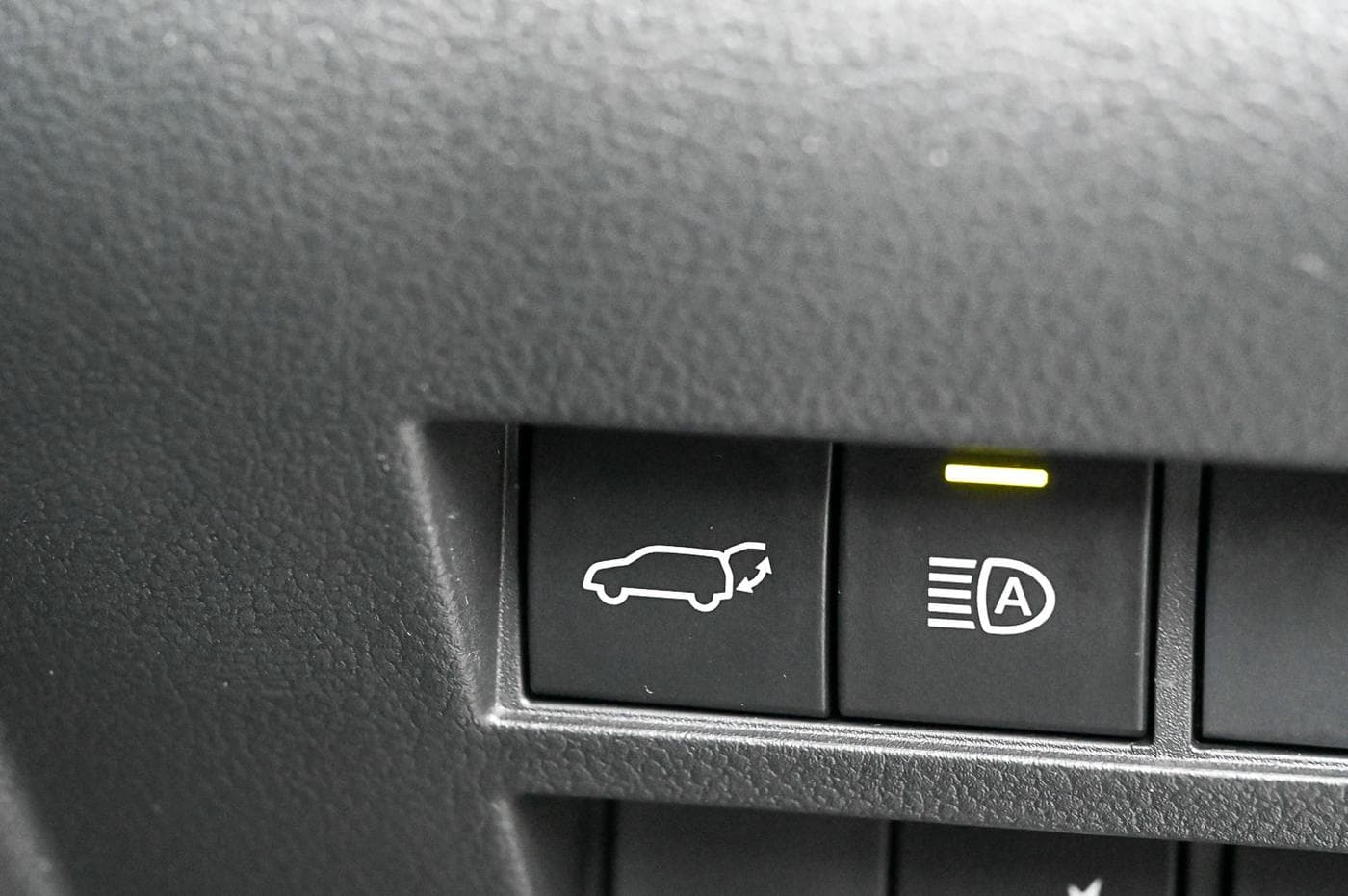 2025 Toyota LandCruiser Sahara — photograph 25 of 37