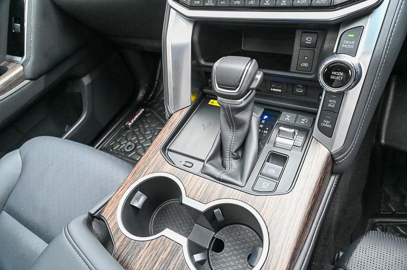 2025 Toyota LandCruiser Sahara — photograph 28 of 37
