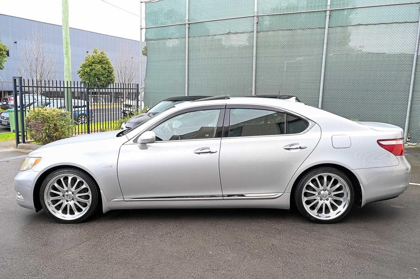 2008 Lexus LS 460 — photograph 10 of 35