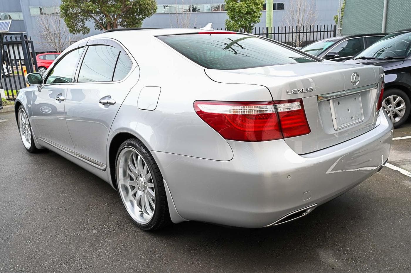 2008 Lexus LS 460 — photograph 11 of 35