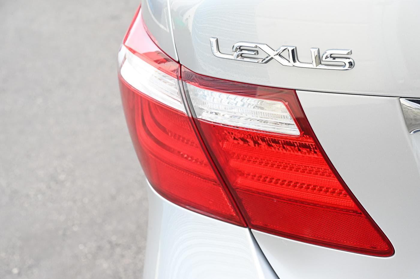 2008 Lexus LS 460 — photograph 12 of 35