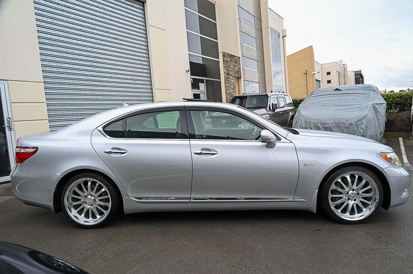 2008 Lexus LS 460 — photograph 16 of 35