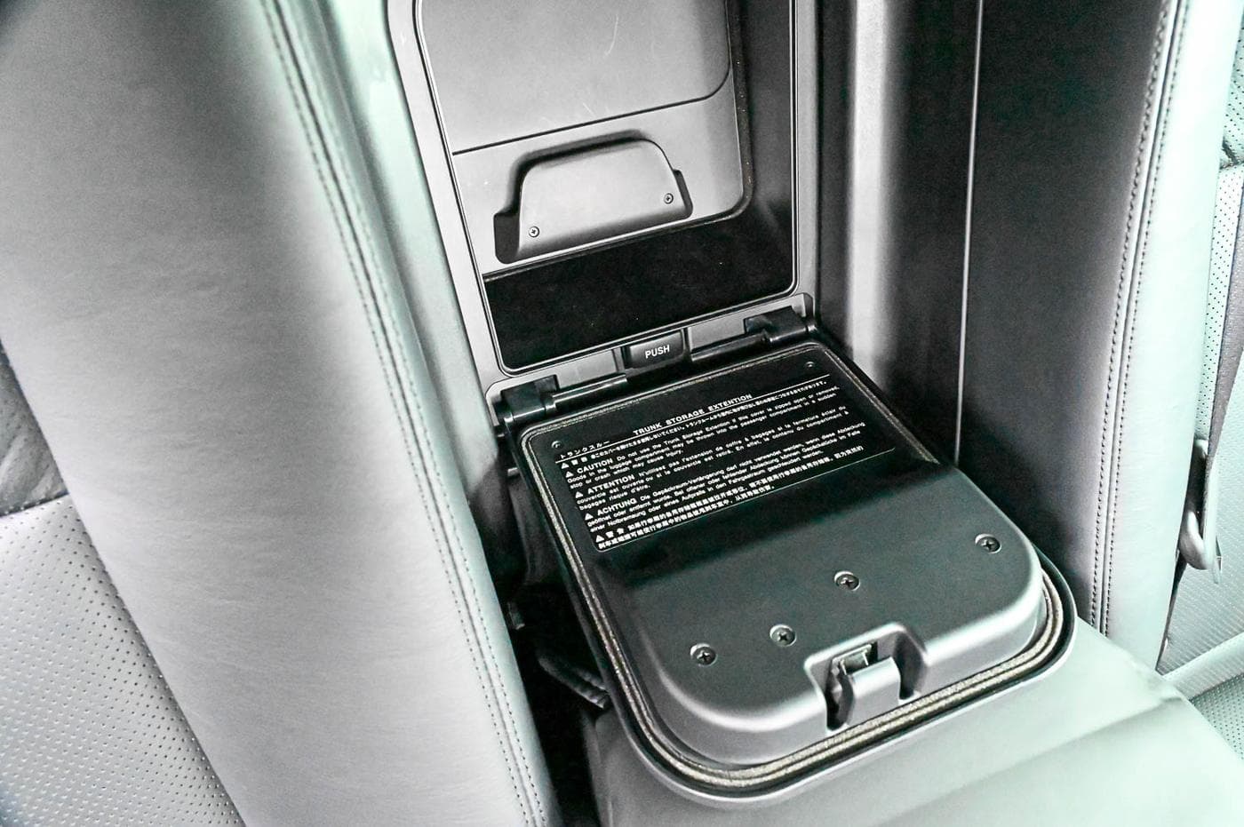 2008 Lexus LS 460 — photograph 18 of 35