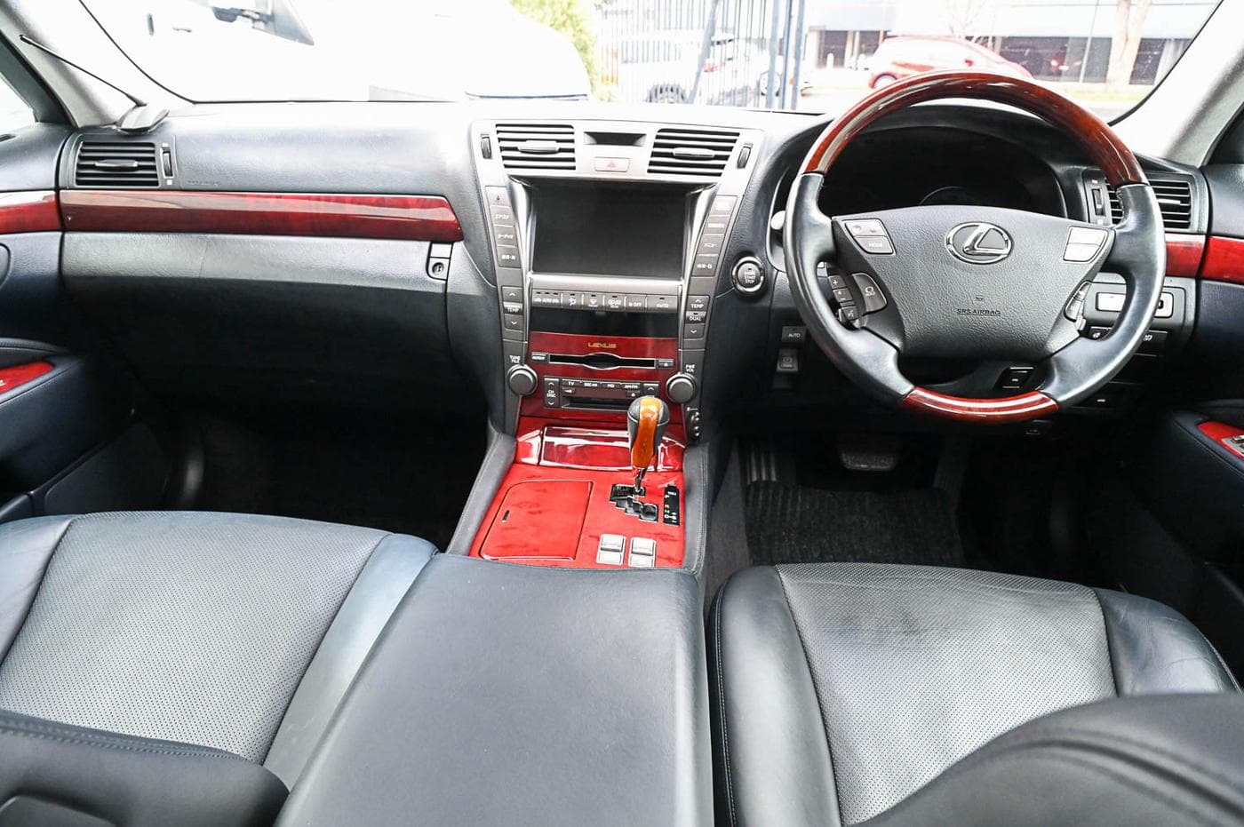 2008 Lexus LS 460 — photograph 19 of 35